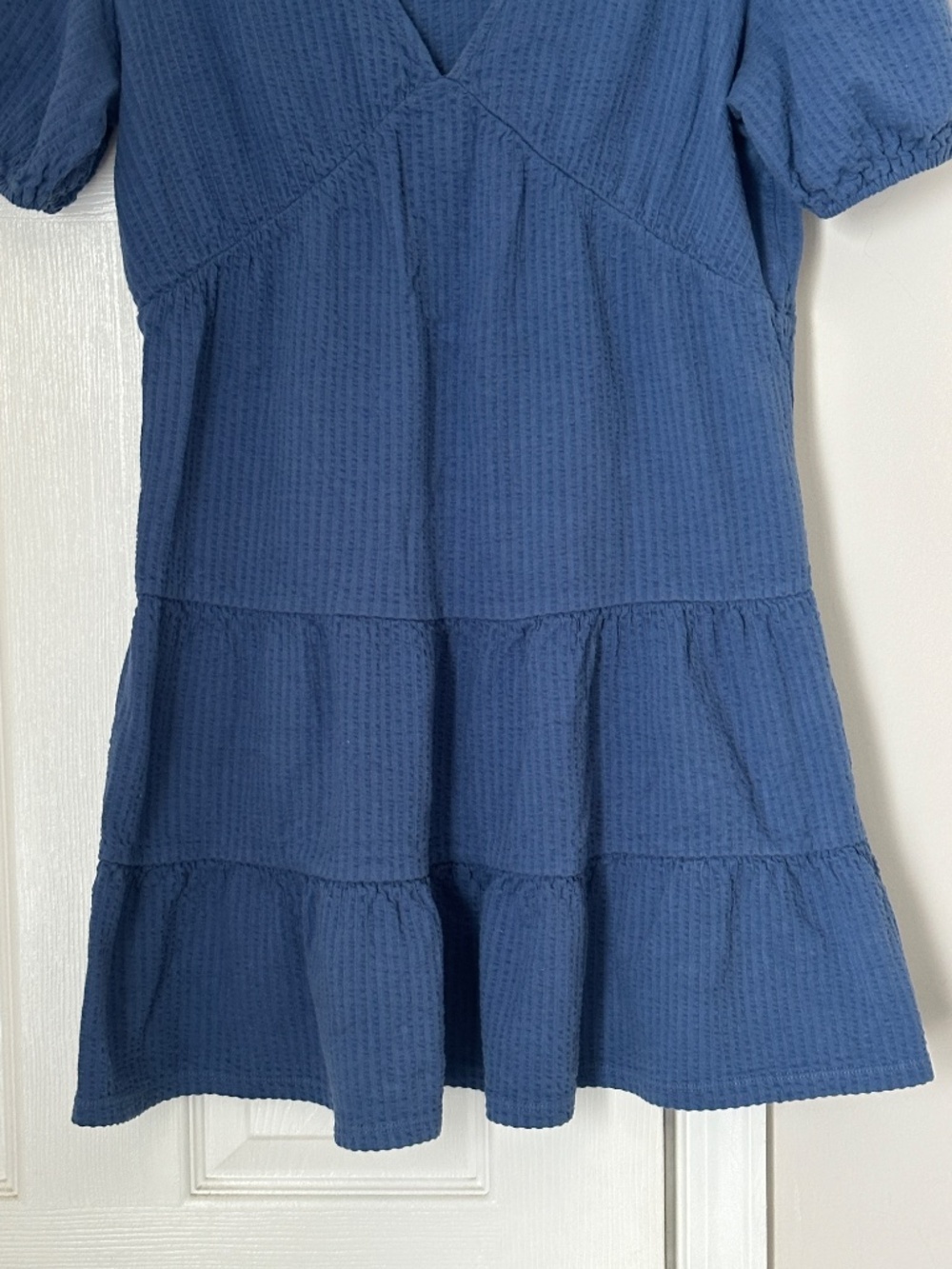 Boden Seersucker 100% cotton Blue Tiered Dress Short Sleeve Size 2 Mini Knee - Picture 4 of 9